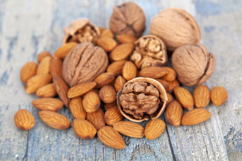 아르기닌은 호두, 아몬드, 땅콩같은 견과류로도 섭취 가능하다